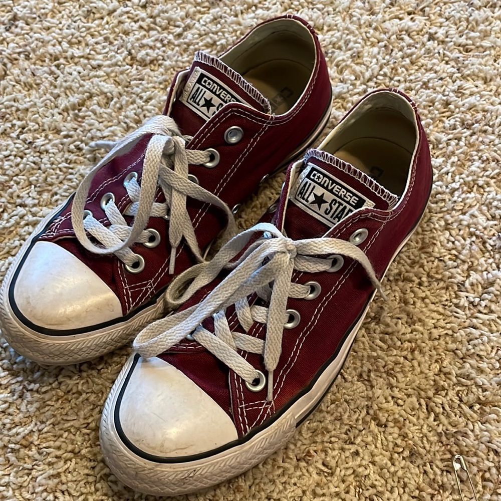 Maroon converse